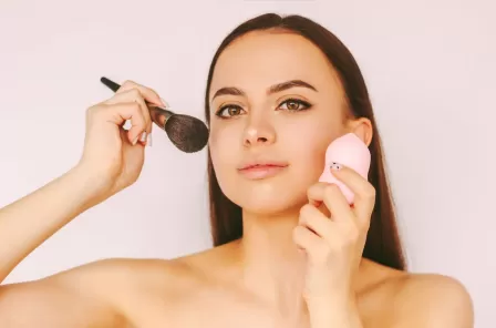MAKEUP SPONGE OR MAKEUP BRUSH: CHOOSE WHAT IS BEST FOR YOU!