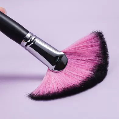 DIFFERENT TYPES OF HIGHLIGHTER BRUSHES AND HOW TO USE THEM