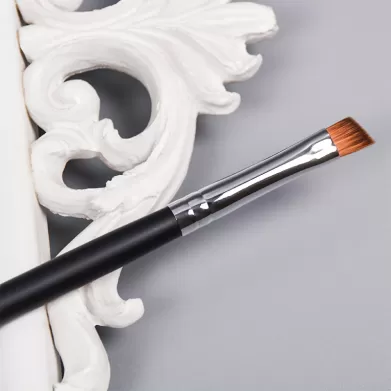 Mastering the Guide to Using the Angled Eyebrow Brush