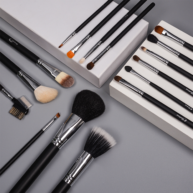 Professional makeup brush material difference explanation