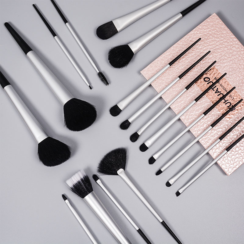 A Guide to the 5 C's of Choosing a Makeup Brush