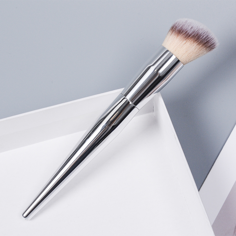 How to Pick the Right Foundation Brush?