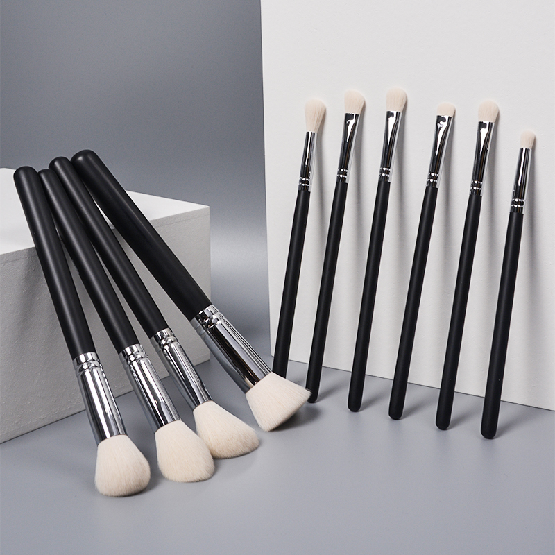 The Makeup Brush Buying Guide