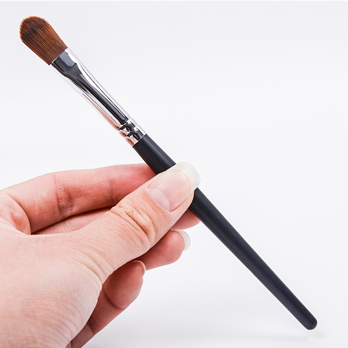 How to Use a Concealer Brush?